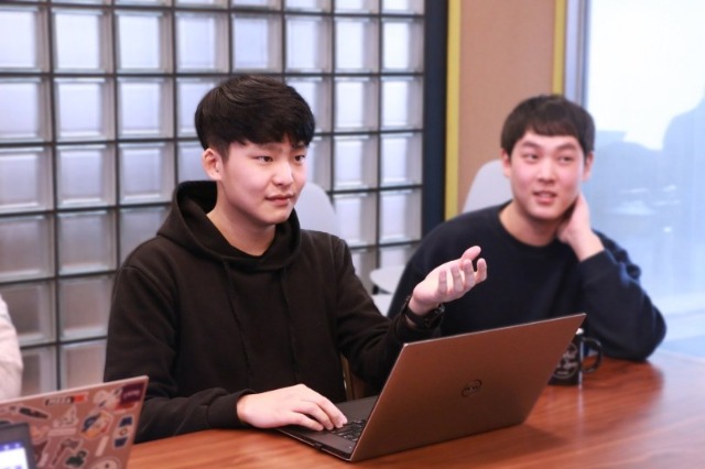 고용노동부 일생활균형_오픈서베이 직원 인터뷰_김경만 개발자.jpg